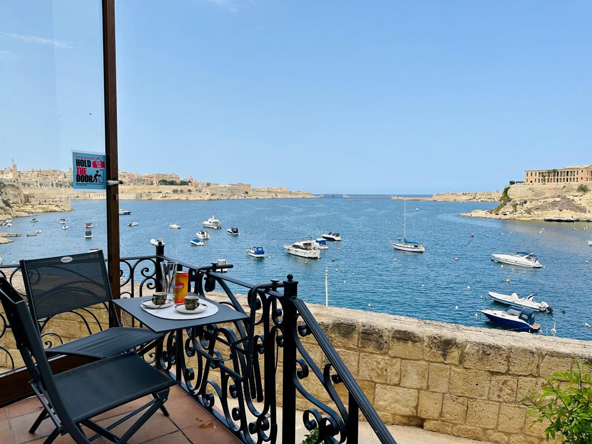 Seagull Birgu - Waterfront Home Bagian luar foto