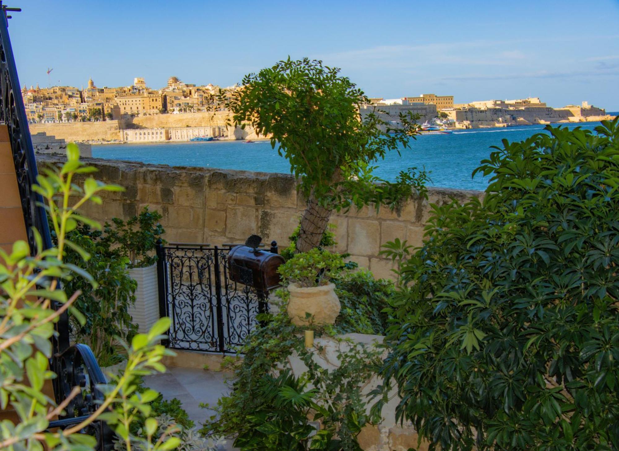 Seagull Birgu - Waterfront Home Bagian luar foto