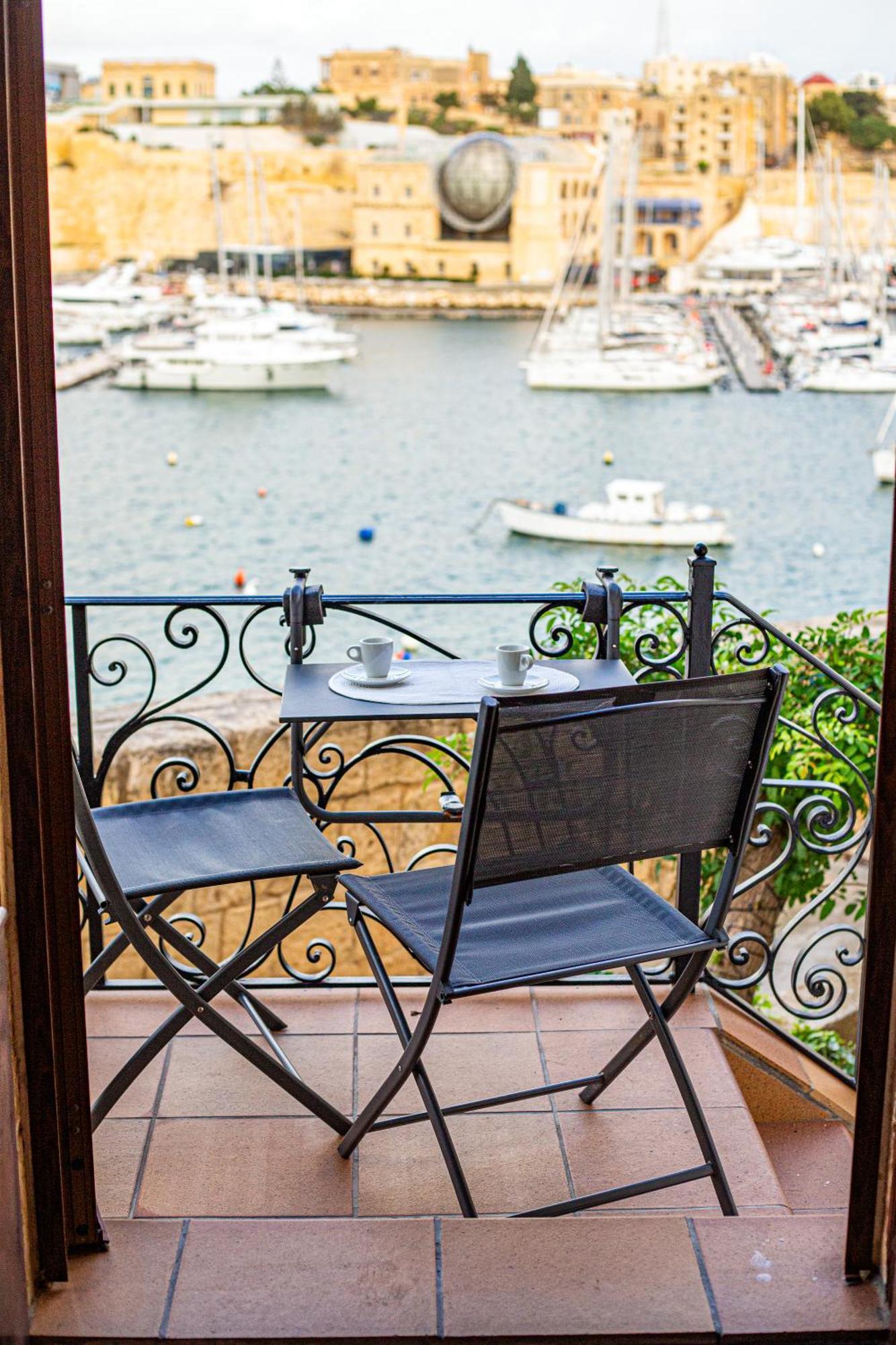 Seagull Birgu - Waterfront Home Bagian luar foto
