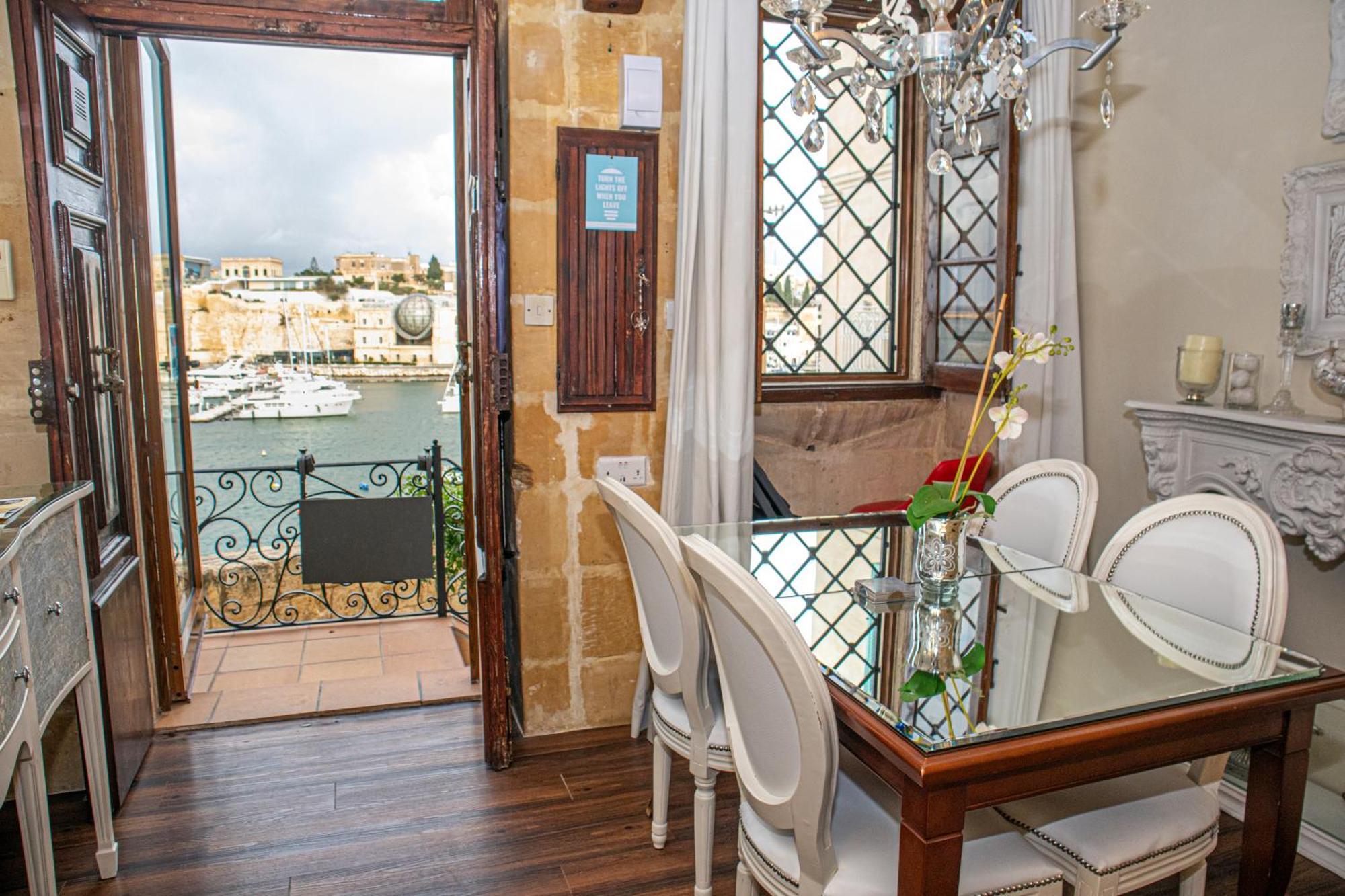 Seagull Birgu - Waterfront Home Bagian luar foto