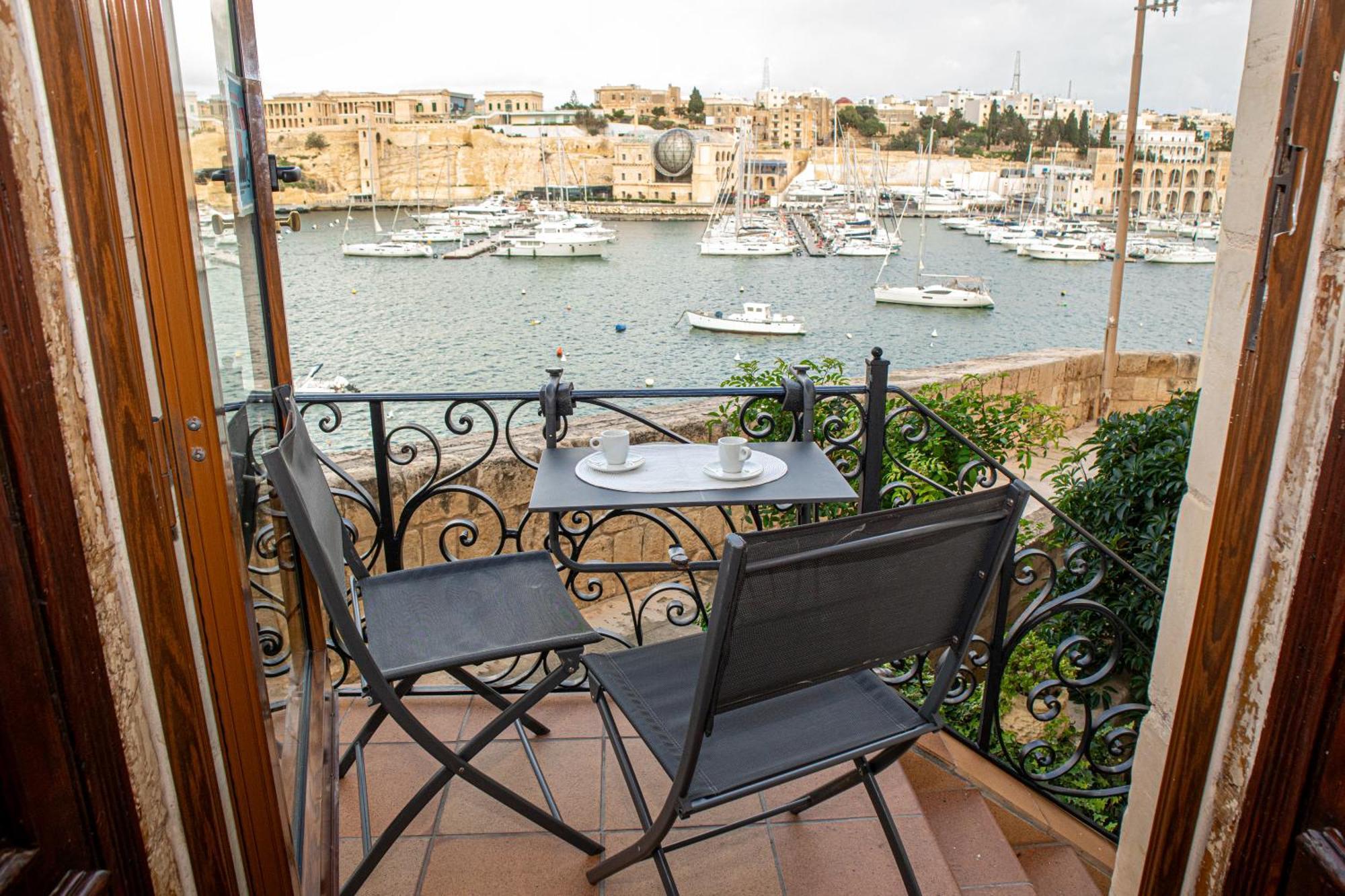 Seagull Birgu - Waterfront Home Bagian luar foto